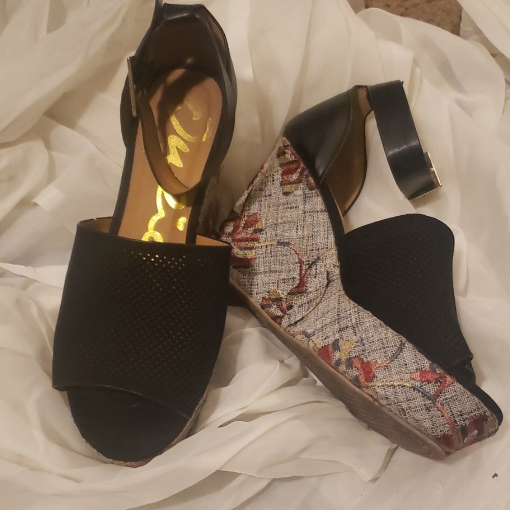 Floral Ankle Strap Peep Toe Platform Wedges